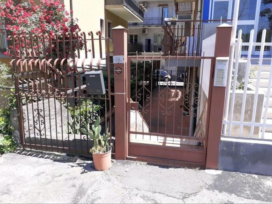 Appartamento Da Nella Giardini-Naxos Buitenkant foto