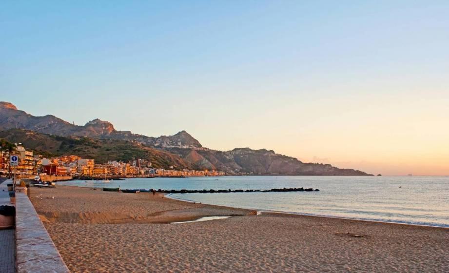 Appartamento Da Nella Giardini-Naxos Buitenkant foto